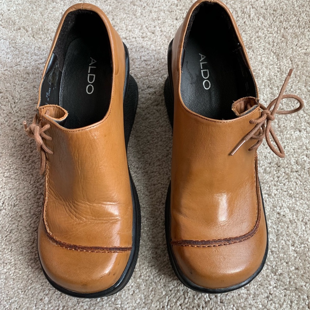 Women’s camel colored wedge shoe.